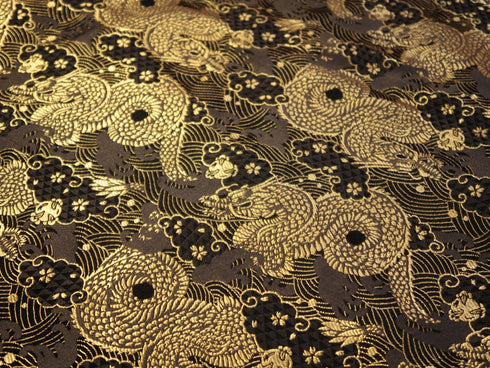 Etui za pohranu i transport 5 različitih noževa izrađen tehnikom 'Nishijin-Ori' od svile